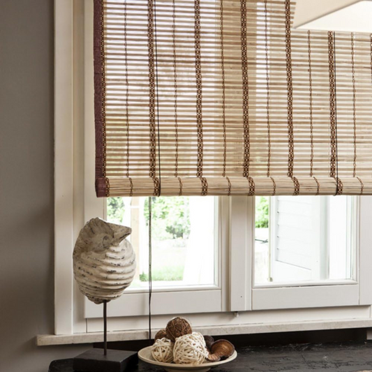 Tapparella a rullo in bambù, con arrotolamento a carrucola